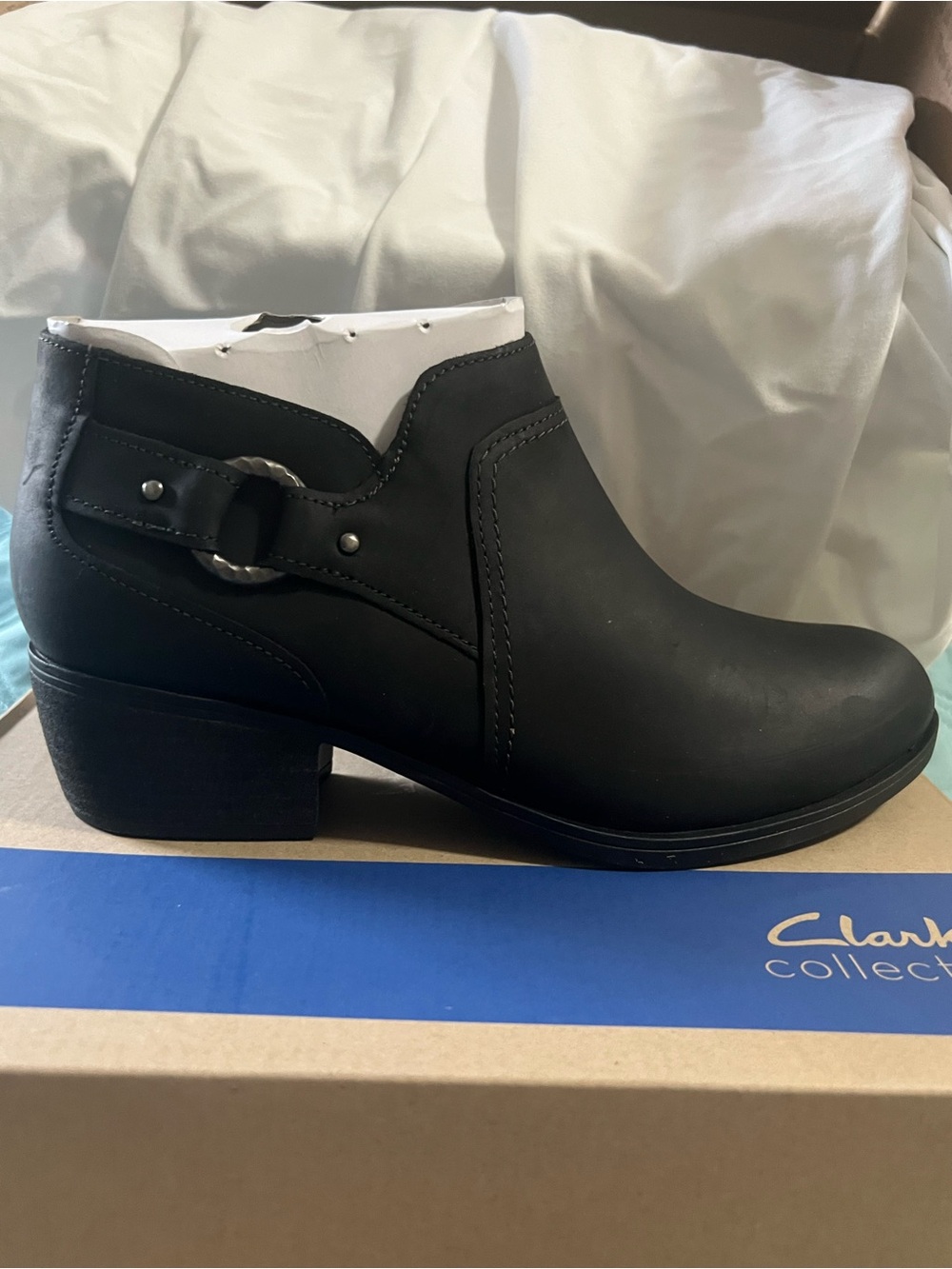 NIB Clarks Women's Charlten Grace Ankle Boots in Black Oily MSRP $135